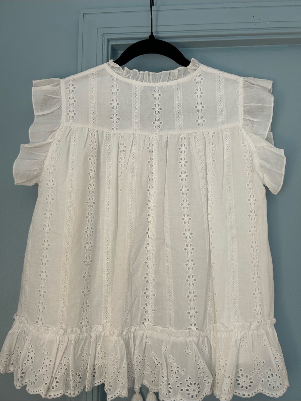 NWT Anna Rae Ruffle Eyelet Blouse in White - Picture 7 of 8